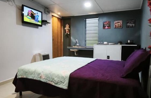 Sungai Kandis House | Homestay Studio Room Atok Mus'lim Only