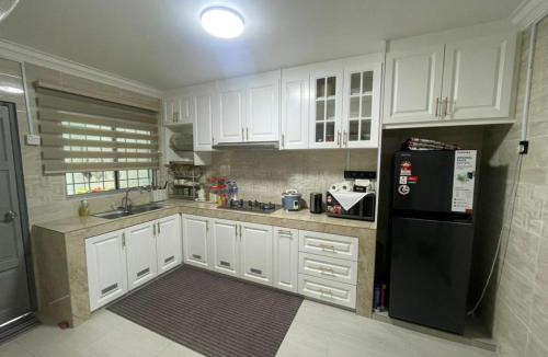Seri Kembangan House | Homestay Taman Kembang Sari
