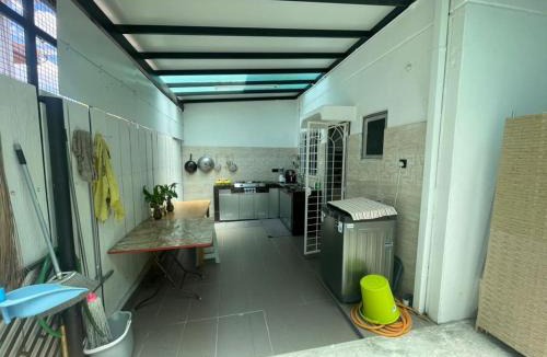Seri Kembangan House | Homestay Taman Kembang Sari