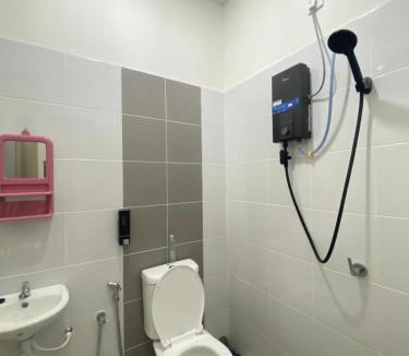 Paka House | Homestay Taman Tiara Paka Fasa 3 Full AC Coway Unify and Netflix