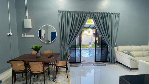 Ayer Molek House | Homestay Teratak PakTam