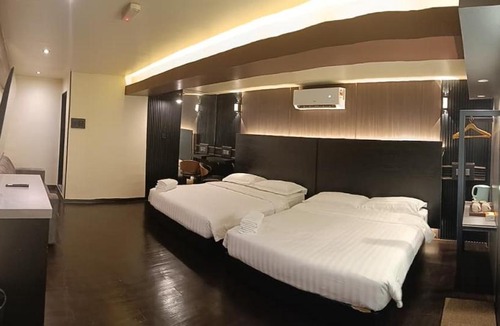 Kampung Air Hotel | Hotel Truly Asia