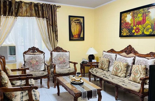 Olongapo House | House w/ 3 Bedrooms And 3 Baths - Free Parking.