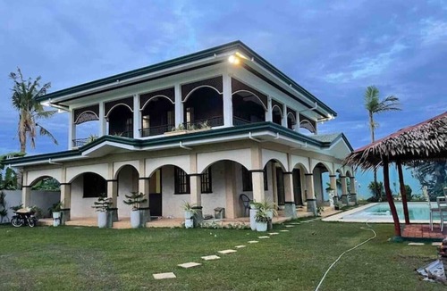 Lapu-Lapu House | House with private pool and extensive garden