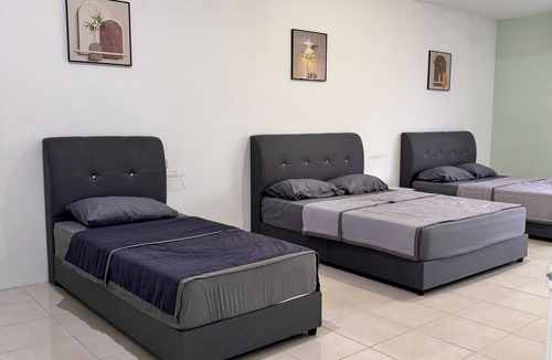 Ipoh House | Howie Home near Ipoh Airport and Sam Poh Tong Temple and AEON Mall Station 18.