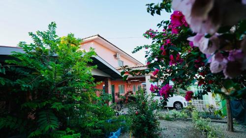 Semporna Villa | HUAQIAO HOME 侨之家免费供早餐近新游客马头近餐厅近超市近银行free breakfast served,