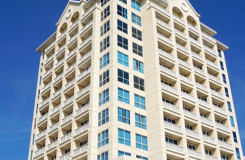 Lapu-Lapu Apartment | Huge Lux. 2 BR Condo (100 SQM) 2 pools - Beach, Sea-views, Gym, Tours available