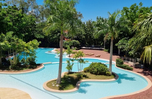 Lapu-Lapu Apartment | Huge Lux. 2 BR Condo (100 SQM) 2 pools - Beach, Sea-views, Gym, Tours available