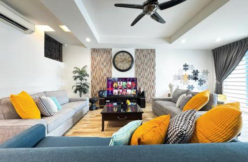 Taman Lapangan Terbang House | i Homes Villa 2 - 5R6B Semi-D - 16 Pax - Karaoke - 5min to Ipoh Town