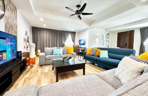 Taman Lapangan Terbang House | i Homes Villa 2 - 5R6B Semi-D - 16 Pax - Karaoke - 5min to Ipoh Town