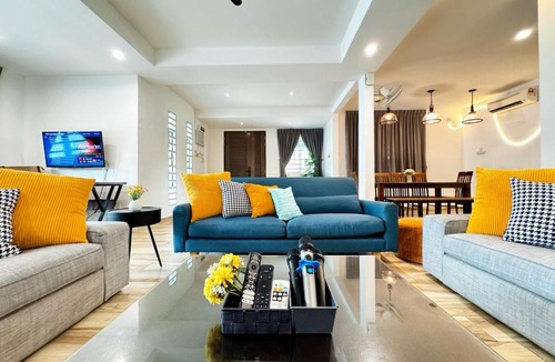 Taman Lapangan Terbang House | i Homes Villa 2 - 5R6B Semi-D - 16 Pax - Karaoke - 5min to Ipoh Town