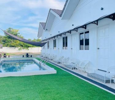 Batu Buruk House | Impiani Chalet with Private Pool