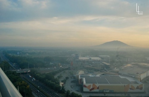 San Fernando Condo | Industrial-Themed Studio with Mt. Arayat View, Instax, Netflix & Karaoke
