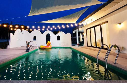 Tanjung Rambutan House | Ipoh Santorini Pool Villa 4BR 15pax by One Life Four Season Guesthouse