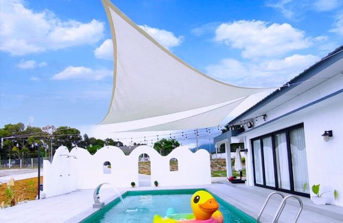 Tanjung Rambutan House | Ipoh Santorini Pool Villa 4BR 15pax by One Life Four Season Guesthouse