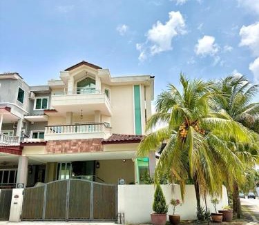 Tambun House | Ipoh Sky Pool Villa, 20 Pax with Kbox, Gym & BBQ