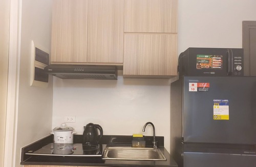 Puerto Princesa City Centre Apartment | Island Breeze Studio, Balcony, Pool, Gym & Near Airport