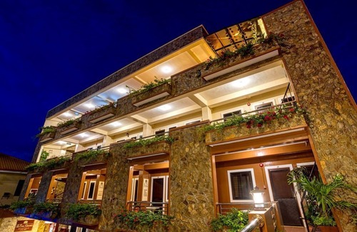 Estancia Apartment | Island Dream: 1-Bedroom Oasis
