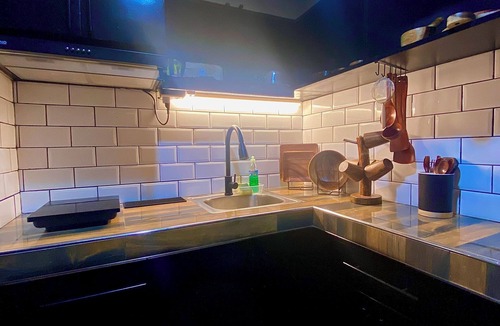 Cainta Condo | IV’s Condo with AC, WiFi, Netflix in Cainta