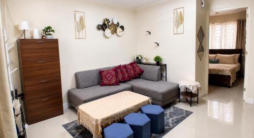 Antipolo House | J&J Antipolo Place 2BR with Netflix & Karaoke