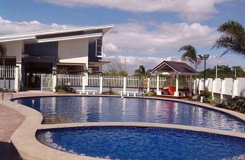 Bacoor City House | Jane vacation rental - Cavite
