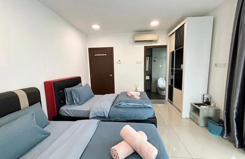 Taman Century Apartment | JB 1min walk to KSL Mall 5-7Pax Bathtub SmartTV