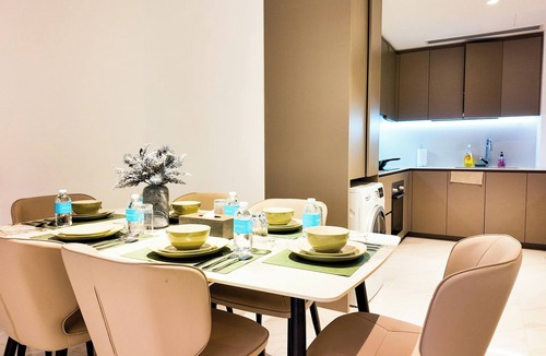 Golden Triangle Apartment | JD Home Stay | Three Bedroom Apartment with Balcony @ Eaton Residence KLCC