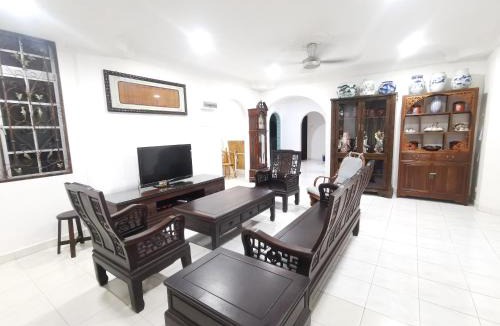 Paya House | Jen PD Homestay - Unique, Antique House NO WIFI