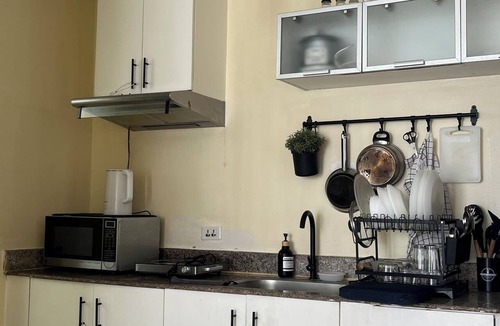 Ermita Night District Hotel | JFS Cozy 1-bedroom Staycation in beautiful Manila - Near US Embassy