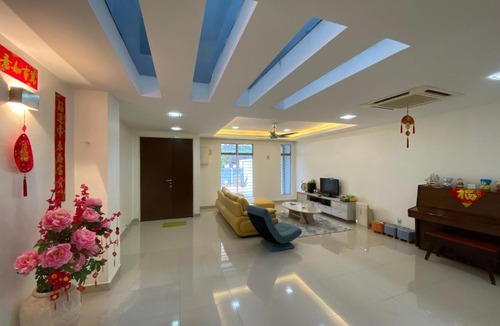 Seri Kembangan House | Jia Residence Foodie Haven Large House 12 pax 沙登温暖的家