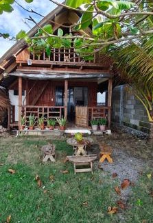 San Francisco Island House | John and Novy's beach bungalows