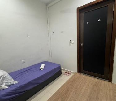 Downtown George Town House | Joyful Guesthouse#IslandHosp