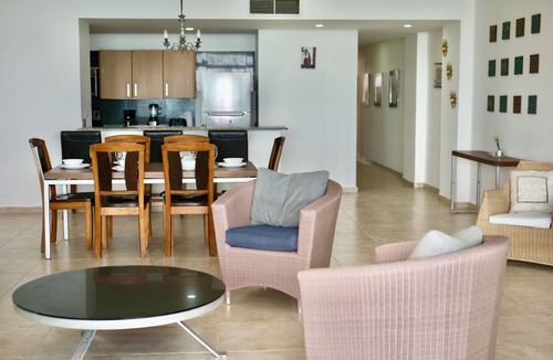 Villa Aura Apartment | JuanDolio+SeaView+Cozy-2Br+3Bds+6Pax-/WiFi-Open Kitchen-/FrontBeach