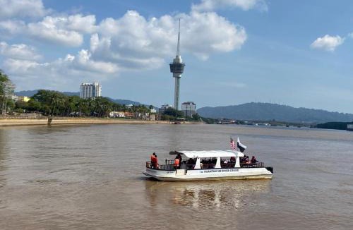 Kuantan Boat Rental | K188 River Cruise