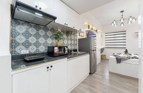 Guadalupe Apartment | Kalani by J&J (Symfoni Nichols | Near Fuenti | Wifi)