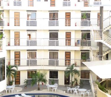 Balibago Apartment | KANDI B11, Poolside, Free Netflix, 250 MBPS, 55" Smart TV, Deluxe King Bed, Fully Equipped Kitchen, Electric is Xtra