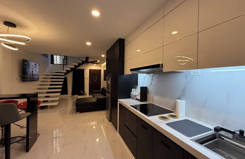 Balibago House | Kandi Posh 2 BR Private Jacuzzi Free Housekeeping 500 Mbps