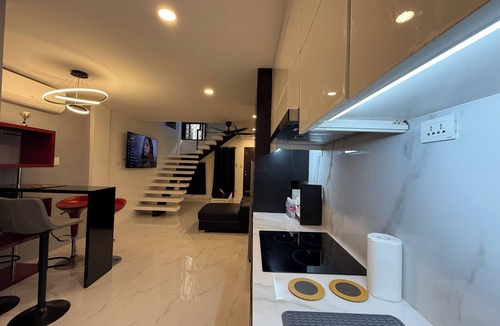Balibago House | Kandi Posh 2 BR Private Jacuzzi Free Housekeeping 500 Mbps