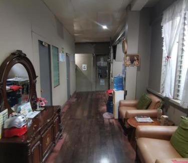 Coron Town Proper House | Ken's Inn