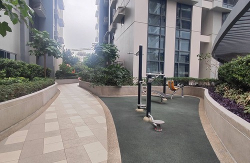 Pinagsama Condo | King Size bed #TheWhiteHome BGC/Mc Kinley - Self Checkin