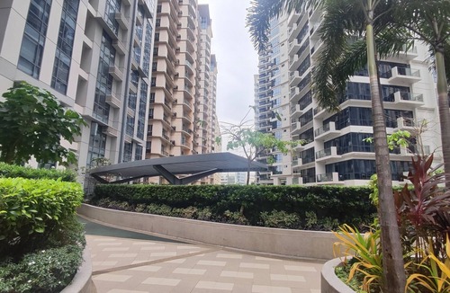 Pinagsama Condo | King Size bed #TheWhiteHome BGC/Mc Kinley - Self Checkin