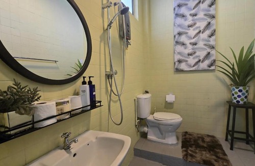 Kota Kinabalu House | KK Sunset Villa with Sea View & Scenic Balcony