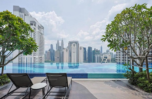 Kuala Lumpur City Centre Apartment | KL Majestic VIP studio Massage Chair 26-1A KLCC view