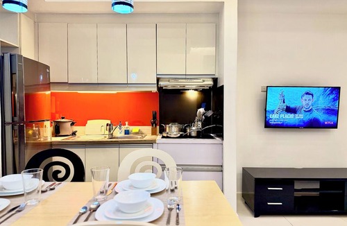 Legazpi Village Condo | KL Tower - Parkview Spacious 1BR w/Balcony near Greenbelt Mall Makati City