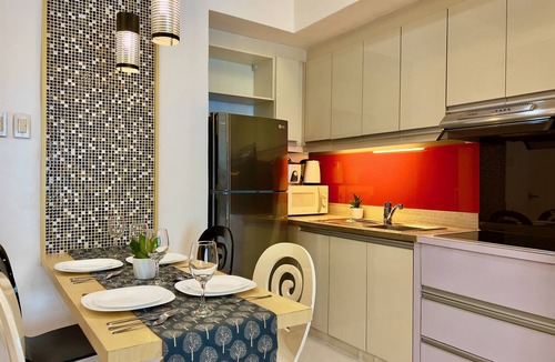 Legazpi Village Condo | KL Tower - Parkview Spacious 1BR w/Balcony near Greenbelt Mall Makati City