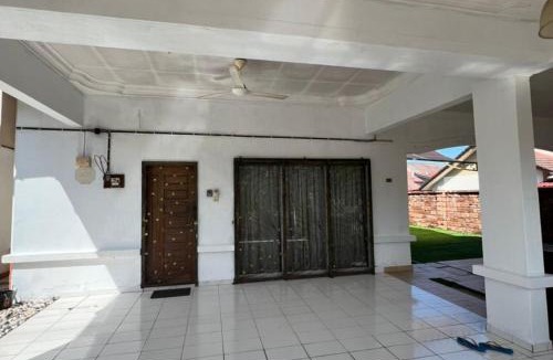 Batu Arang House | Kota Puteri Homestay Musllim Only - Near to Bandar Tasik Puteri