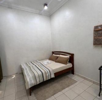 Batu Arang House | Kota Puteri Homestay Musllim Only - Near to Bandar Tasik Puteri