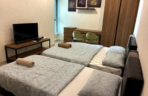 Batu Lintang Apartment | Kozi Square 3paxs studio with Infinity Pool and Walk to SGH 3A