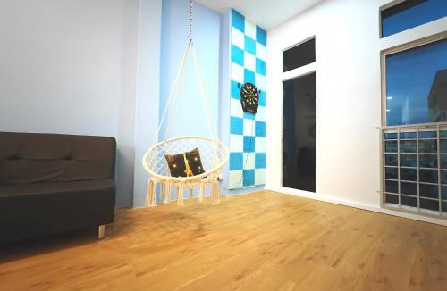 Empat House | KTV, Dart & Snooker 4BR 16-20pax 4min walk to Jonker & Town