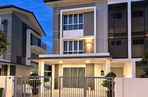 Bukit Rotan Villa | Kuala Selangor Semi -D 20pax Ev Wallbox KTV Children Pool